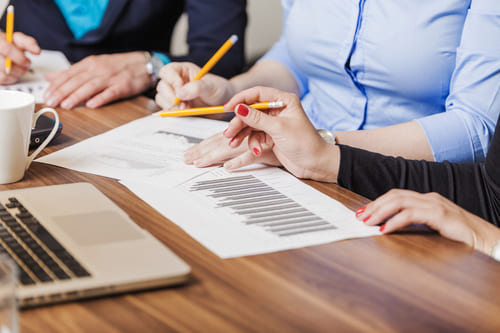 Cálculo e processamento salarial/contratos