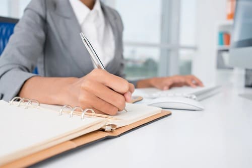 Assistente de secretariado e gestão administrativa